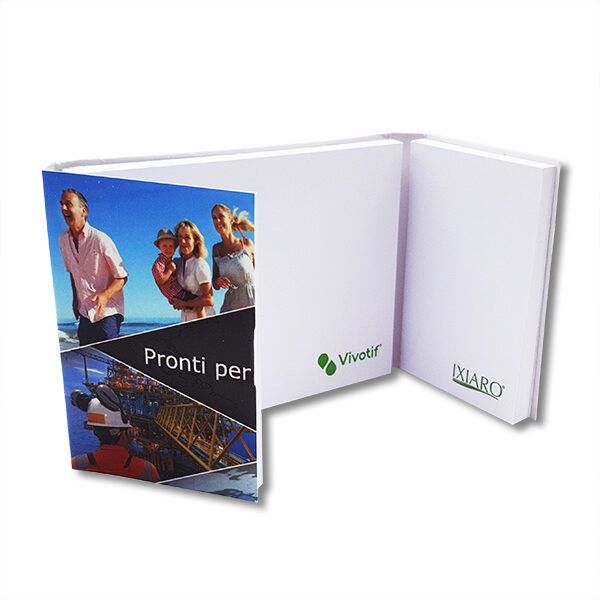 Tri-fold memo pad with 3 post-it