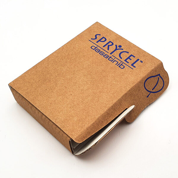 Memotack green paper with carboard cover. Eco-compatible advertising. Zoom on closure