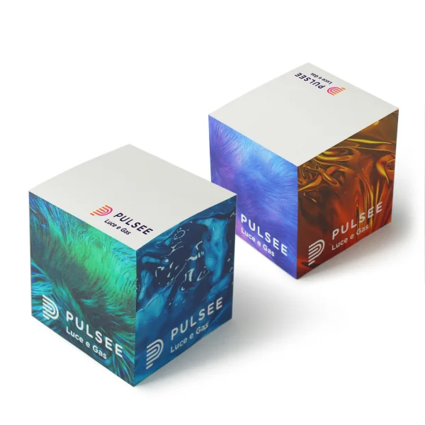 Cube post-it personnalisé ou Cubes en papier personnalisés 98×98×98 mm. Avec 4 images. Impression numérique haute définition. MQO 200. Visuel arc-en-ciel, par Proramillenote. Notes post-it ou papier couché sur mesure cube Pulsee producteur Proramillenote